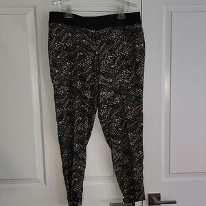 LOFT Black and Cream Leggings with Abstract Pattern
